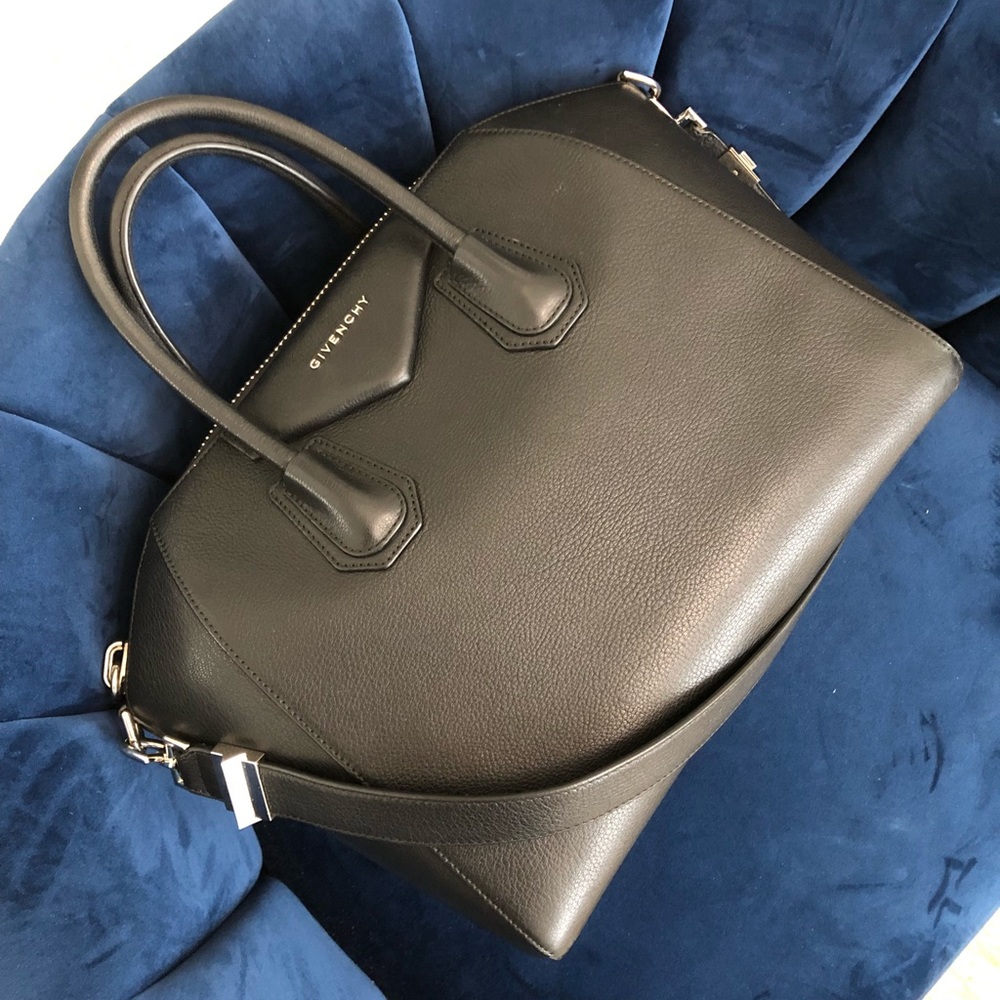 GIVENCHY MEDIUM ANTIGONA BAG IN GRAINED LEATHER